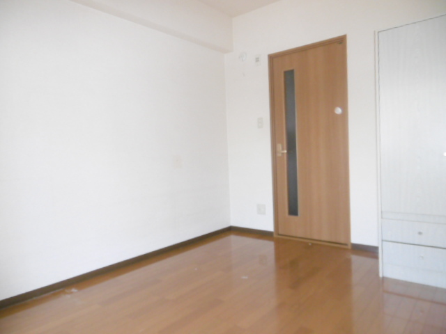 ロイヤルコート・オガワ0502号室 リビング