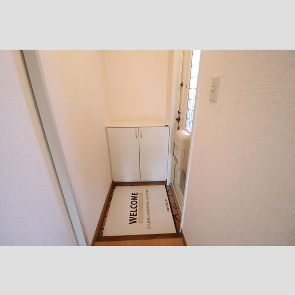 ファーストヴューラ十一番館105号室 玄関