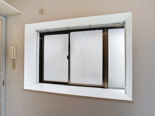 ハイタウン明大前2階 出窓