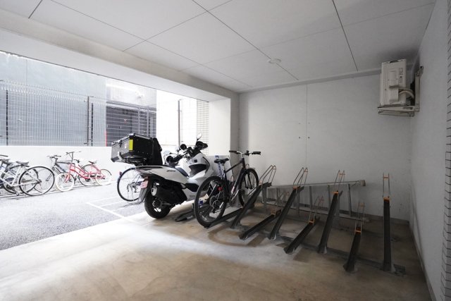 ＲＥＶ　ＲＥＦＡＹＳ－ＭＡＮＡ3階 駐輪場