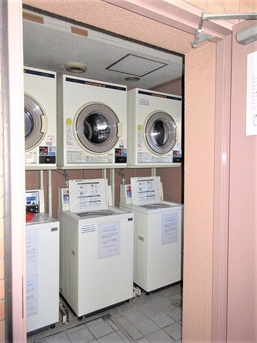 ライオンズマンション三鷹台2階 コインランドリー　※2024年1月撮影