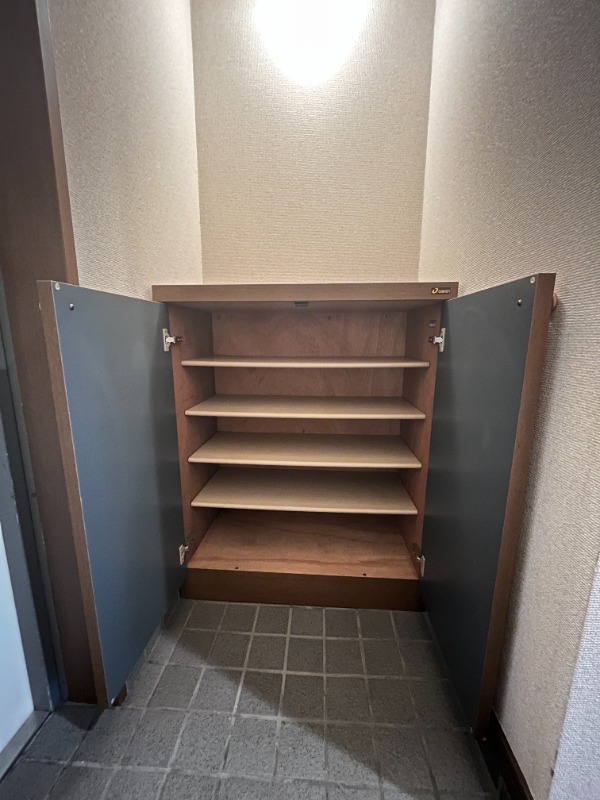 クレスト市ヶ尾3階 玄関