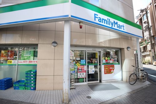 コンシェリア大塚 ＣＲＯＳＳＩＡ 【コンビニエンスストア】ファミリーマート 大塚駅北口店まで331ｍ