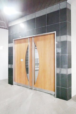 ＴＲＡＤＩＳ ＮＩＰＰＯＲＩ Ｅ 外観