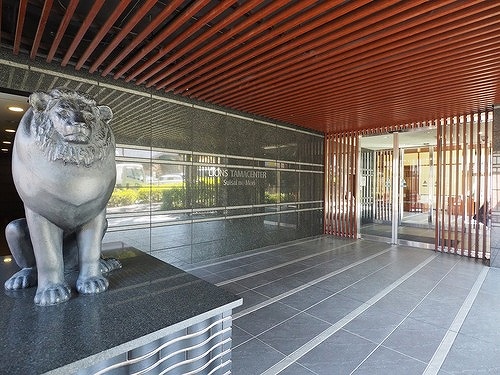 ライオンズ多摩センター　翠彩の杜3階 メインエントランス