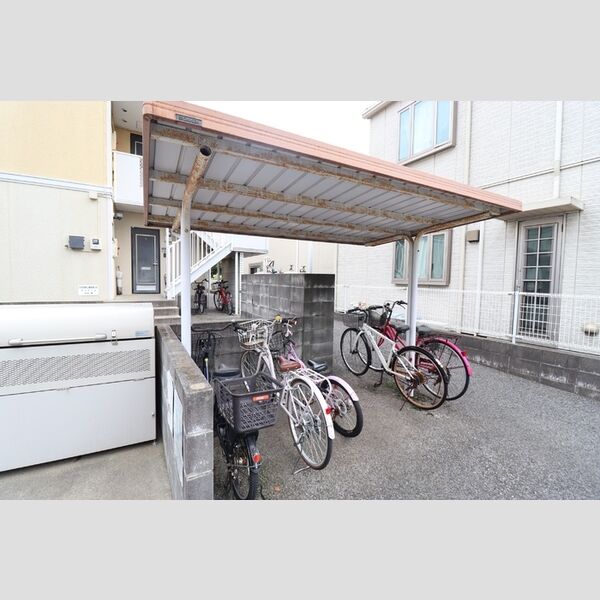 サンカーズ 駐輪場