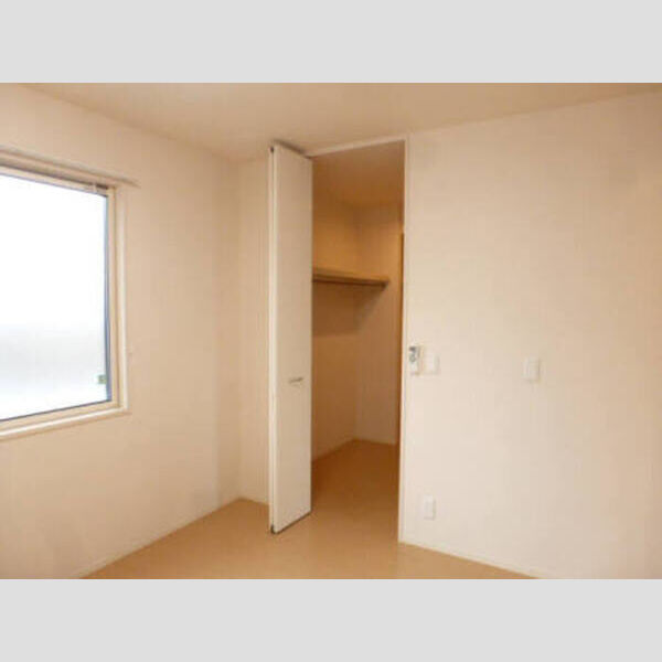 リーヴ ゴーシュ　Ⅱ 収納豊富なクローゼット付きの洋室