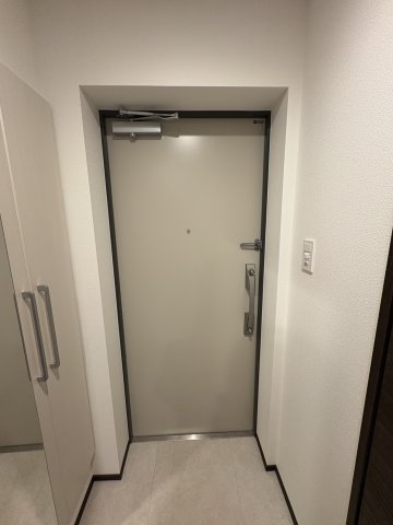 ジェノヴィア天王台0303号室 玄関