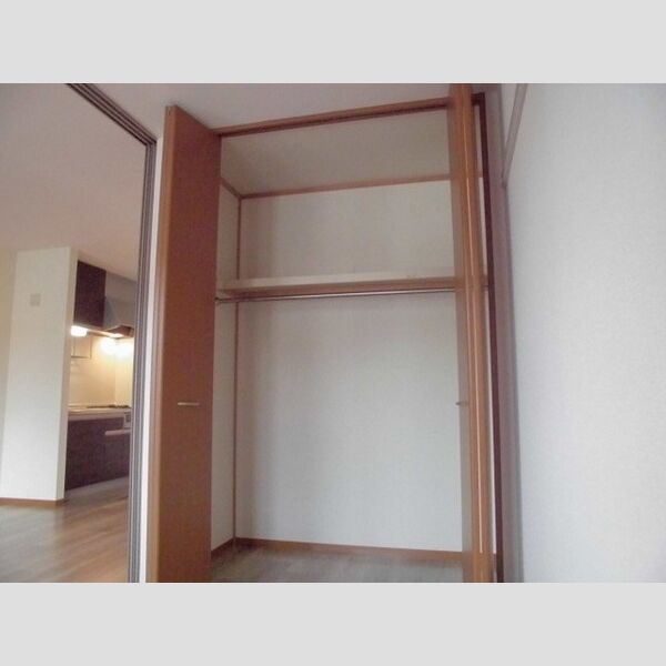 モナリエ飯泉103号室 ■洋室3帖の収納です■