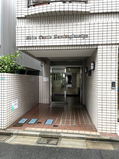 ホワイトキャッスル上鷺宮2階 エントランス