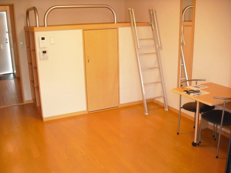 レオパレスバンリュ 造り付ハイベッドタイプベッド下大容量の収納です