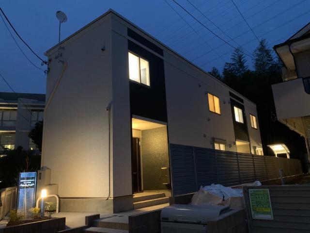 モンテ鎌倉 外観写真（夜）