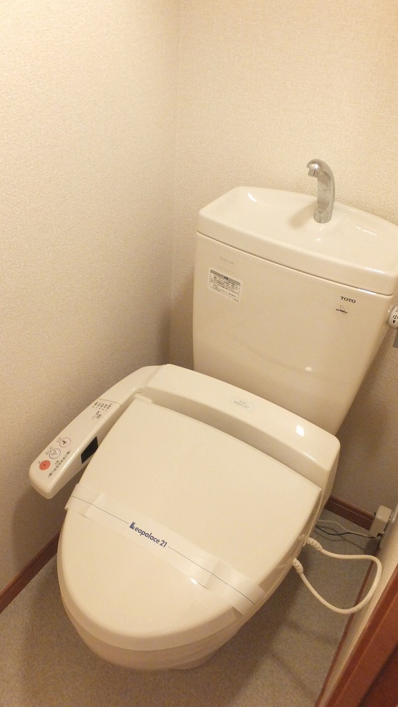 レオパレスミチト102号室 温水洗浄便座設置