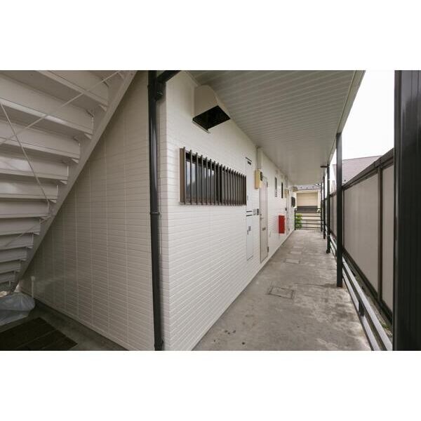 メゾンたまプラーザB202号室 エントランス