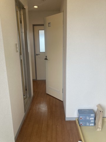 208号室
