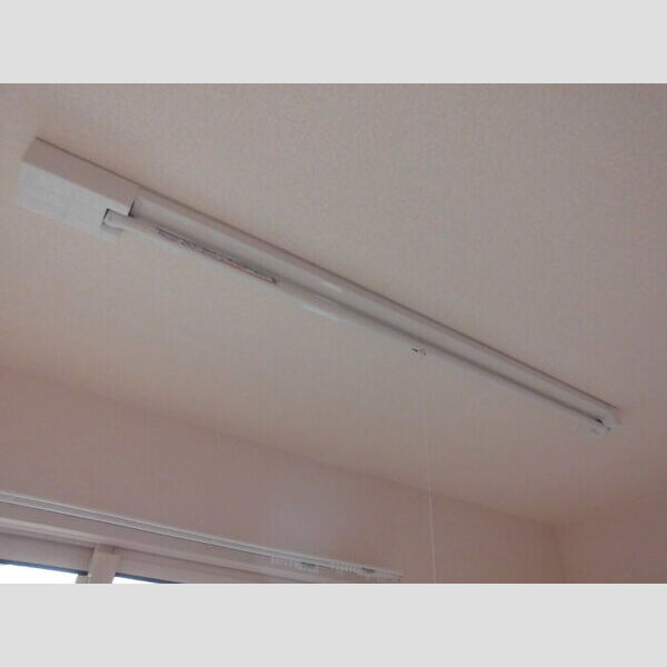 サザンハート吉岡　B棟201号室 室内物干し