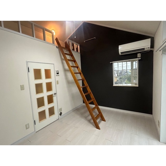 ヤングヒルズ越谷Ⅰ201号室 リビング