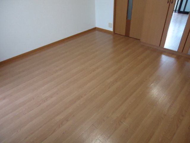 ハイツルミナス 洋室