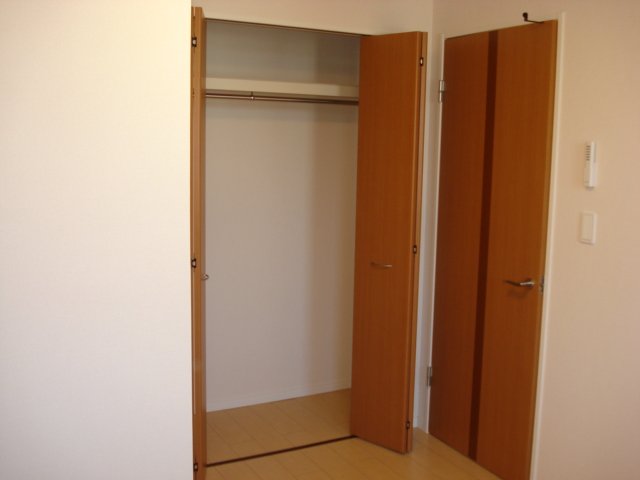 ハッピートモロー203号室 クローゼット