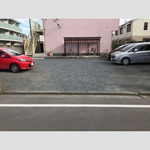 サンパレストミタ 駐車場