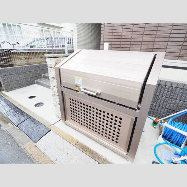OKUE Ⅱ305号室 敷地内ごみ置き場