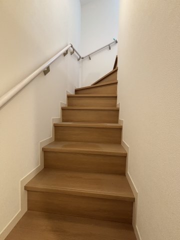 Ｐａｒｋ　ｓｉｄｅ　Ｎａｒｉｍｕｎｅ0201号室 内階段（廊下部分）