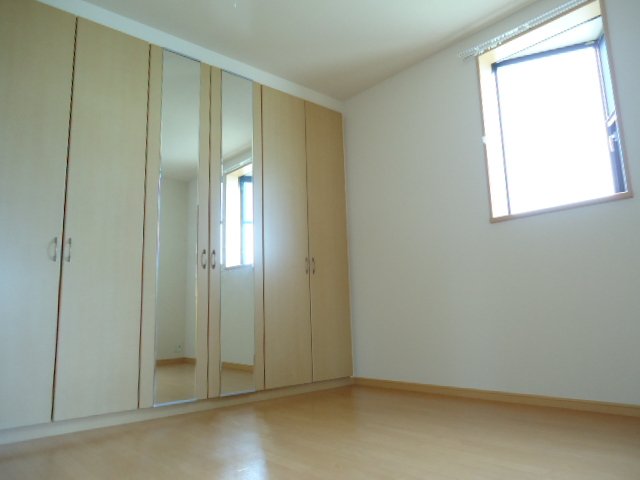 サールナート202号室 洋室