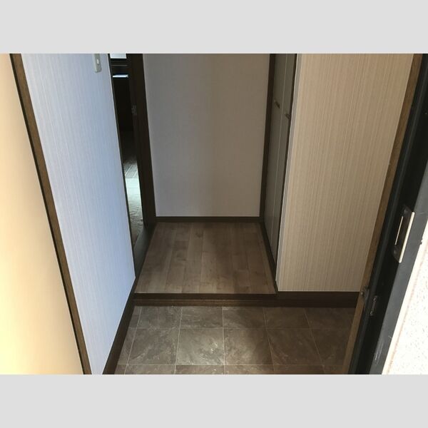 リヴェール高沢　A/BB101号室 玄関