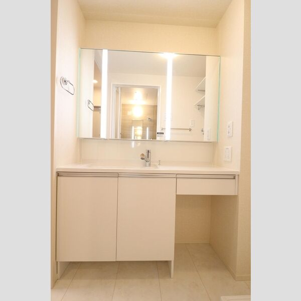 ハーヴェストWEST203号室 広々とした洗髪洗面化粧台♪