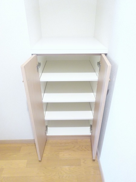 ジュエル上野毛204号室 収納