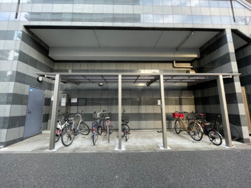 グリアス横浜・プルミエール2階 駐輪場