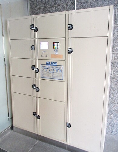 ライオンズプラザ梅島8階 宅配ボックス