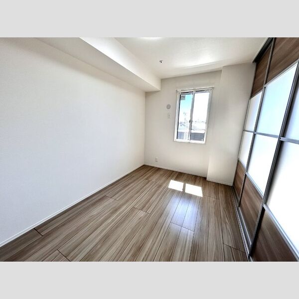 ロイヤルクレスト六号館303号室 南側洋室