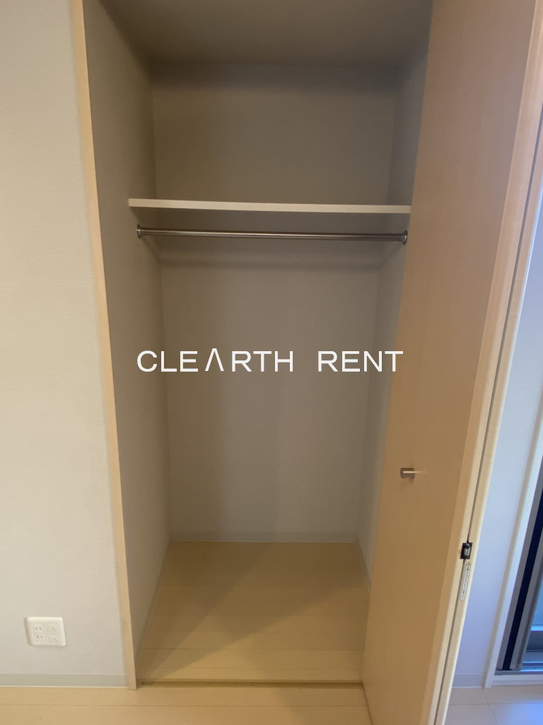 コンシェリアＲ 横濱桜木町6階 ハンガーパイプ付きクローゼット