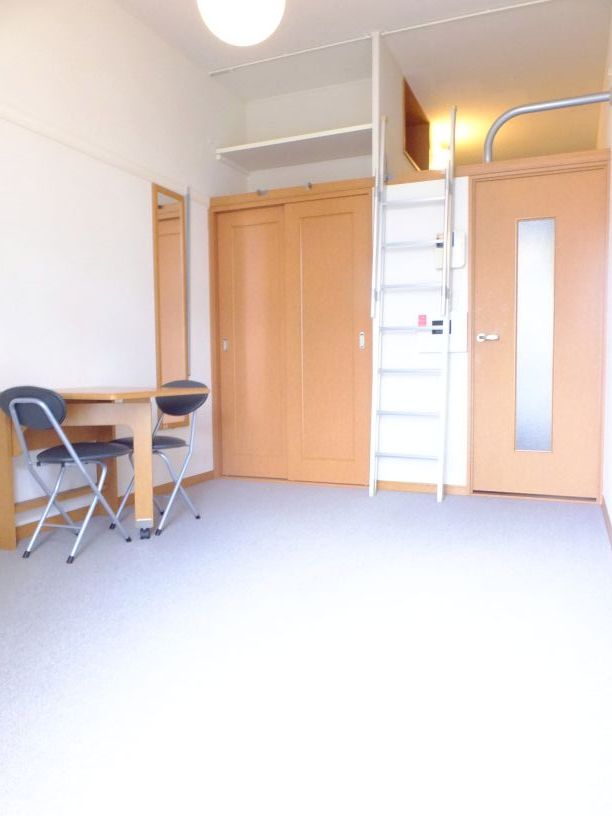 レオパレス轟205号室 2Ｆじゅうたん