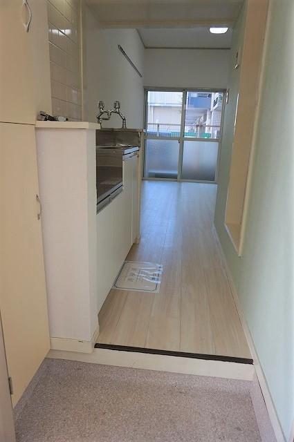 メゾン・ドモ(E-072)1階 玄関