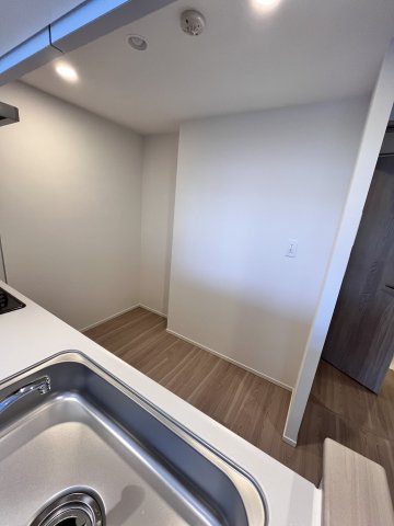 びゅうリエット横浜東神奈川517号室 キッチンスペース　※別号室の参考写真です(現況優先・仕様違いの場合あり)