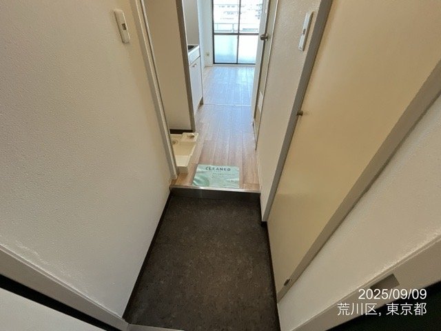 スカイコート鶯谷 玄関