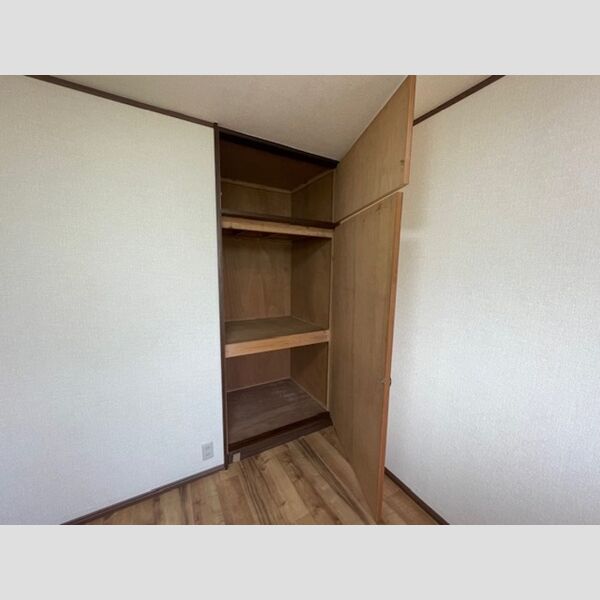 農住メゾン霞102号室 収納