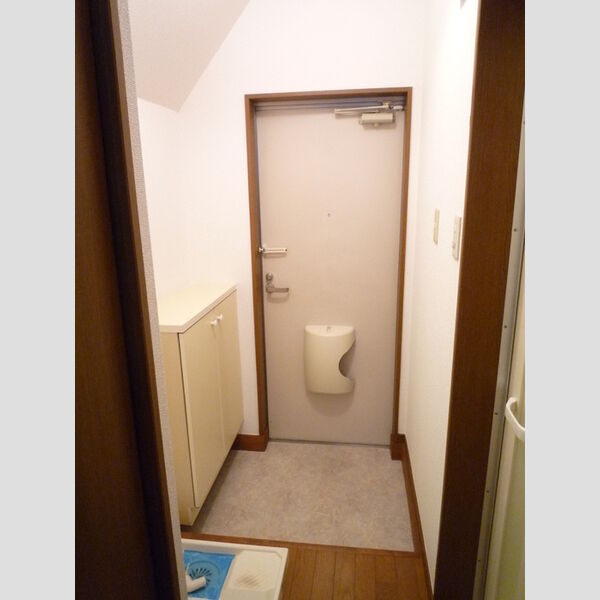 メゾンファインⅢ203号室 玄関