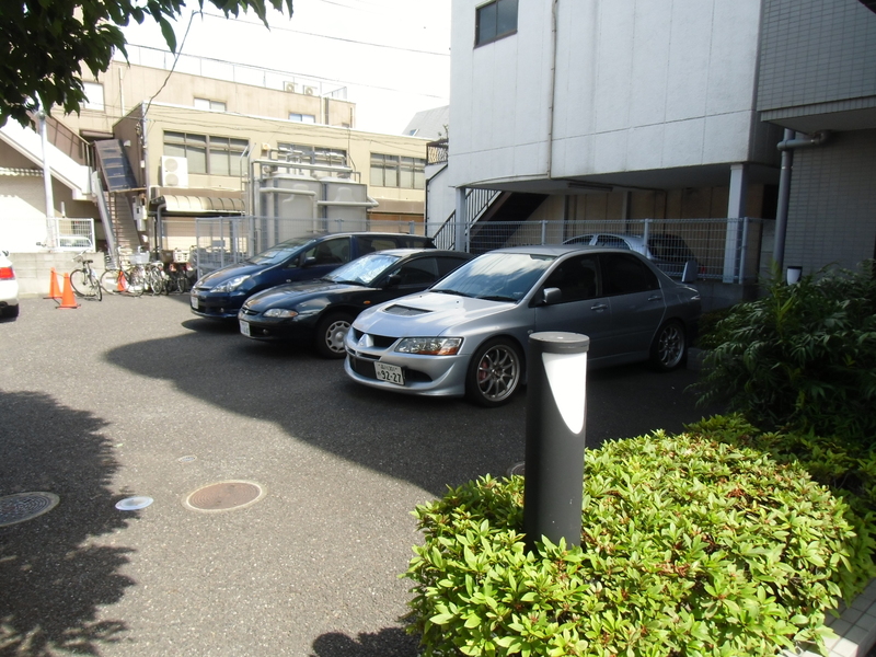 CREA・H3階 駐車場