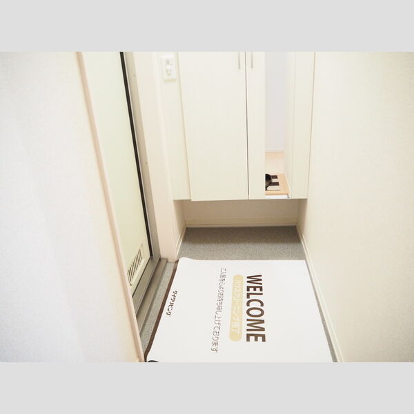 マレアガーデン新横浜A 玄関(シューズボックス)