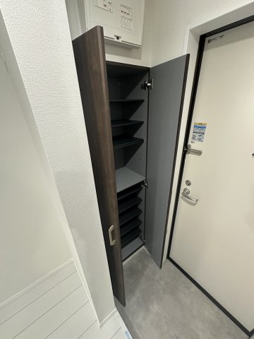 ソラリア湘南台102号室 玄関