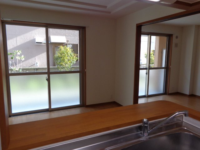 ＥＶＥＲ　ＳＨＩＮＥ　ＳＨＯＮＡＮ リビング