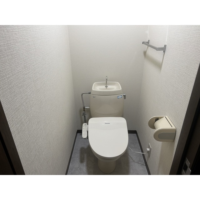 グランデュール瀬戸岡202号室 内観