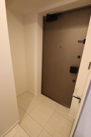 GENOVIA新子安0904号室 玄関