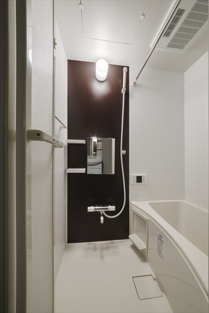 Ｐｌａｔｉｎｕｍ　Ｃｏｕｒｔ　ＥａｓｔⅡ3階 バストイレ別　浴室乾燥機