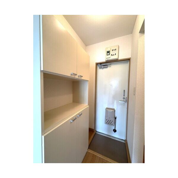 メゾンたまプラーザB 玄関