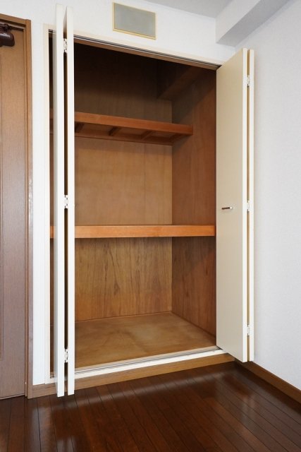 メゾンカルム横浜2階 収納