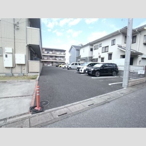 キャッソル嵯峨 駐車場